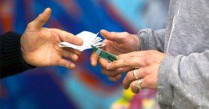 Wpadł, bo chciał sprzedać narkotyki... policjantowi w cywilu